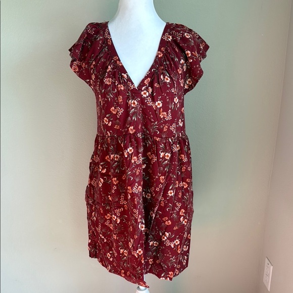 Old Navy Dresses & Skirts - Old Navy women’s red flowered dress